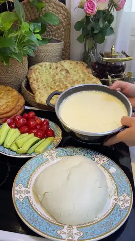 تحياتي ورداتي. اطيب جبنه مع اطيب لبن  استعملت اطيب حليب التون سا  @Altunsa Milk Iraq بدايه جبنه  كوبين حليب  ٤  اكواب ماء شويه دافي  لازم حليب ميغلي ‼️ بس يحمي  قبخ ونص خاثر  إذا ماعدكم هاي نوعيه  اكو خاثر مثل خميره  ملعقه ونص نذوب بل حليب. ونفس. طريقه  مكان دافي ٤ ساعات  بعد نحط خام نضيف بثلاجه. حتى ليله كامله او اكثر  للبن  كوب ونص حليب  ٣ كوب ماء  بعد نص ساعه  يغلي  يبرد  لازم بيها شويه حراره  بعد نضيف ملعقتين خاثر. مكان دافئ ٦ ساعات  بعد ليله كامله بثلاجه  سڵاو گوڵەكانم  ماست و پەنیر   بە شیرە بە تامەكەی التون سا  سەرەتا بۆ پەنیرەكە  دوو كوپ شیر  ٤كوپ ئاو كەمیك گەرم  نابی بكەڵێت بە س گەرم بیت چۆن ماست هەوین ئەكەیت ئاواش  پەنیرەكە هەوینی تی كەیت  یەك قەپاخ و نیو  گەر ئەم. جۆرە نە بوو جۆڕەكەی تر بوو وەك خەمرەیە  یەك كەوچك ونیو. بتوینەوە لە ناو  كە میك شیر و پاشان تی بكە  لە جیگای گەرم. بی ٤ سە عات پاشان بۆ ناو خامیكی پاك و بۆ سەلاجە تا  بە یانی  بۆ ماستە كەش  یەك و نیو شیر  ٣ كوپ ئاو  نیو سەعات كوڵان  پاشان كەمیك گەرمی تیا بمینی  دوو كەوچك  ماست  شەش سەعات لە جیگای گەرم