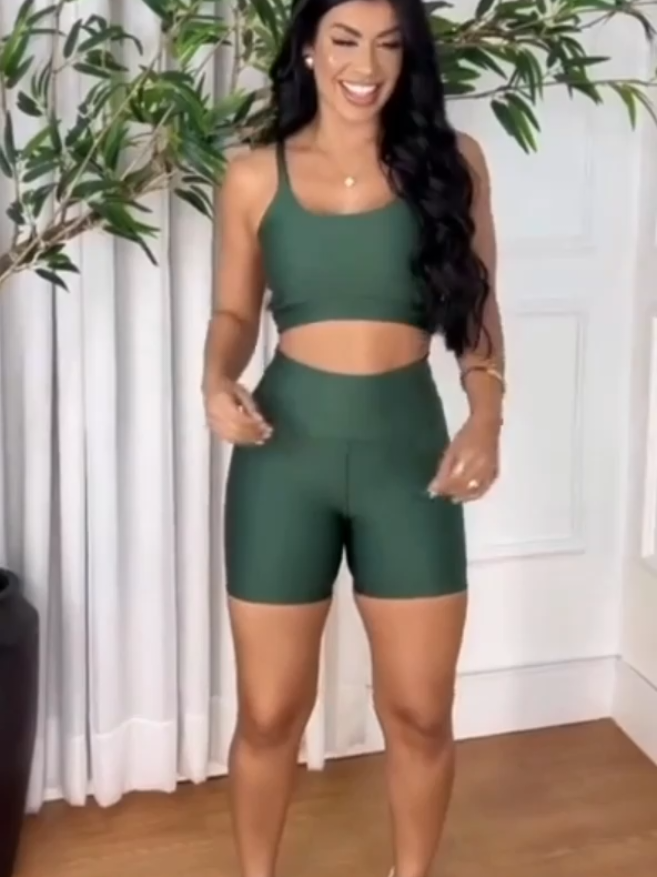 Dê uma olhada em Conjunto fitness short e top com bojo removivel Suplex academia Conjunto academia treino corrida #shopee #Fitness #achadinhos #compras 