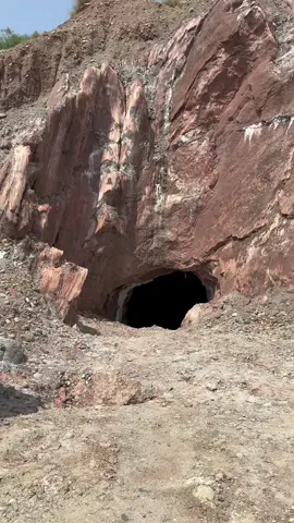 #himalayanpinksalt #undergroundmining #pinksalt #pinksaltlamps #mining #himalayansalt 