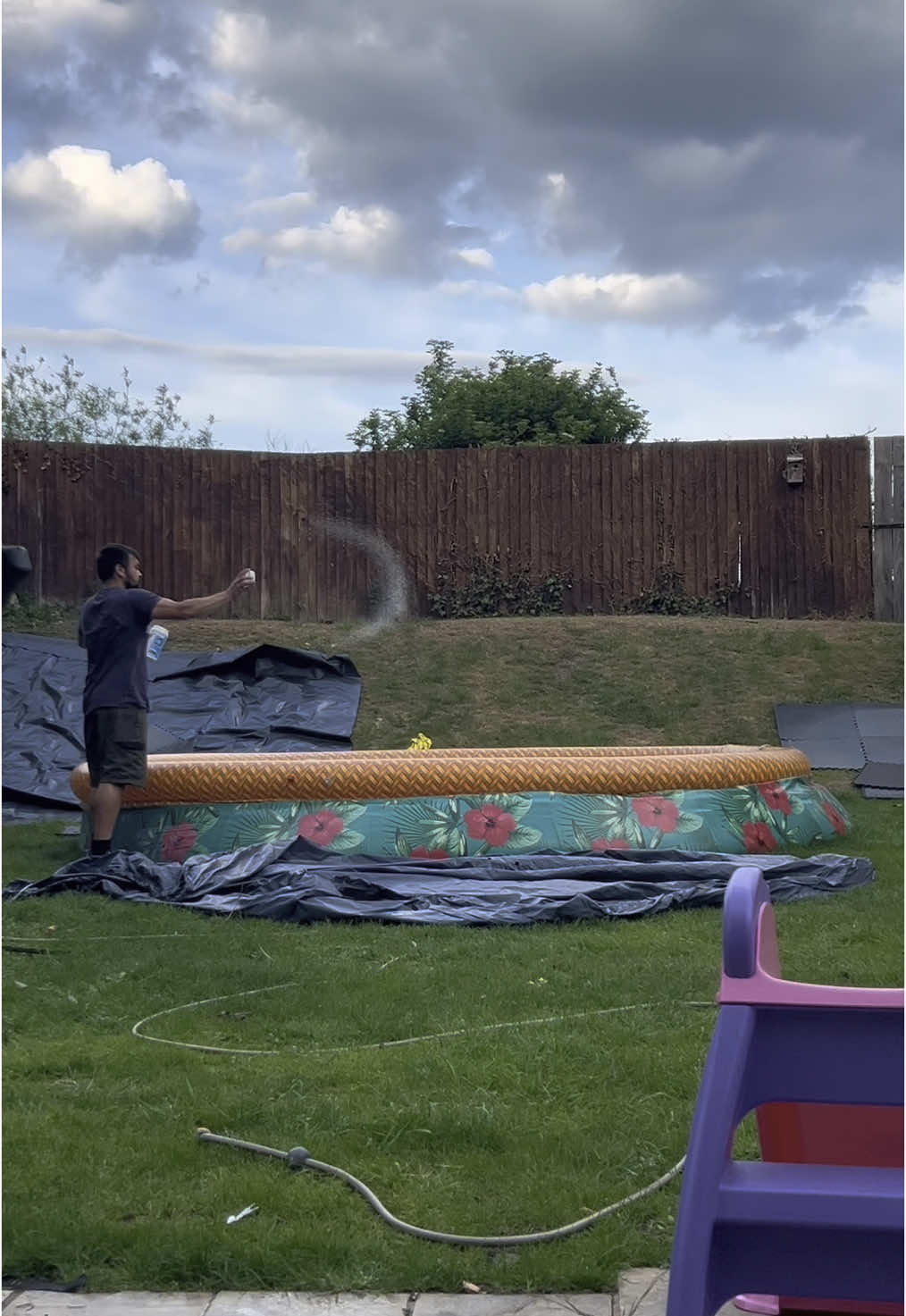 Tuesday afternoon in the garden, more progress made! #garden #gardening #paint #painting #fence #charcoalgrey #paddlingpool #pool #stripes #challenge 