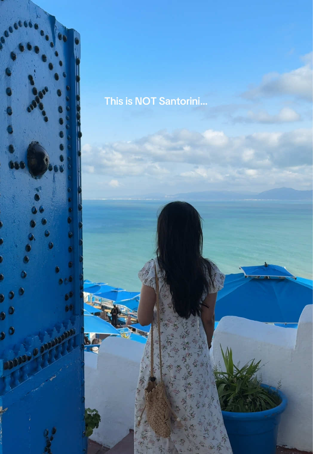 Can you believe this is not Santorini but North Africa. Exploring the Santorini of North Africa 🌊☀️ 📍 Sidi Bou Said, Tunisia 🇹🇳  #northafrica #tunis #tunisia #traveltiktok #tunisiatiktok #sidibousaid #bluesky #bluetown #fyp