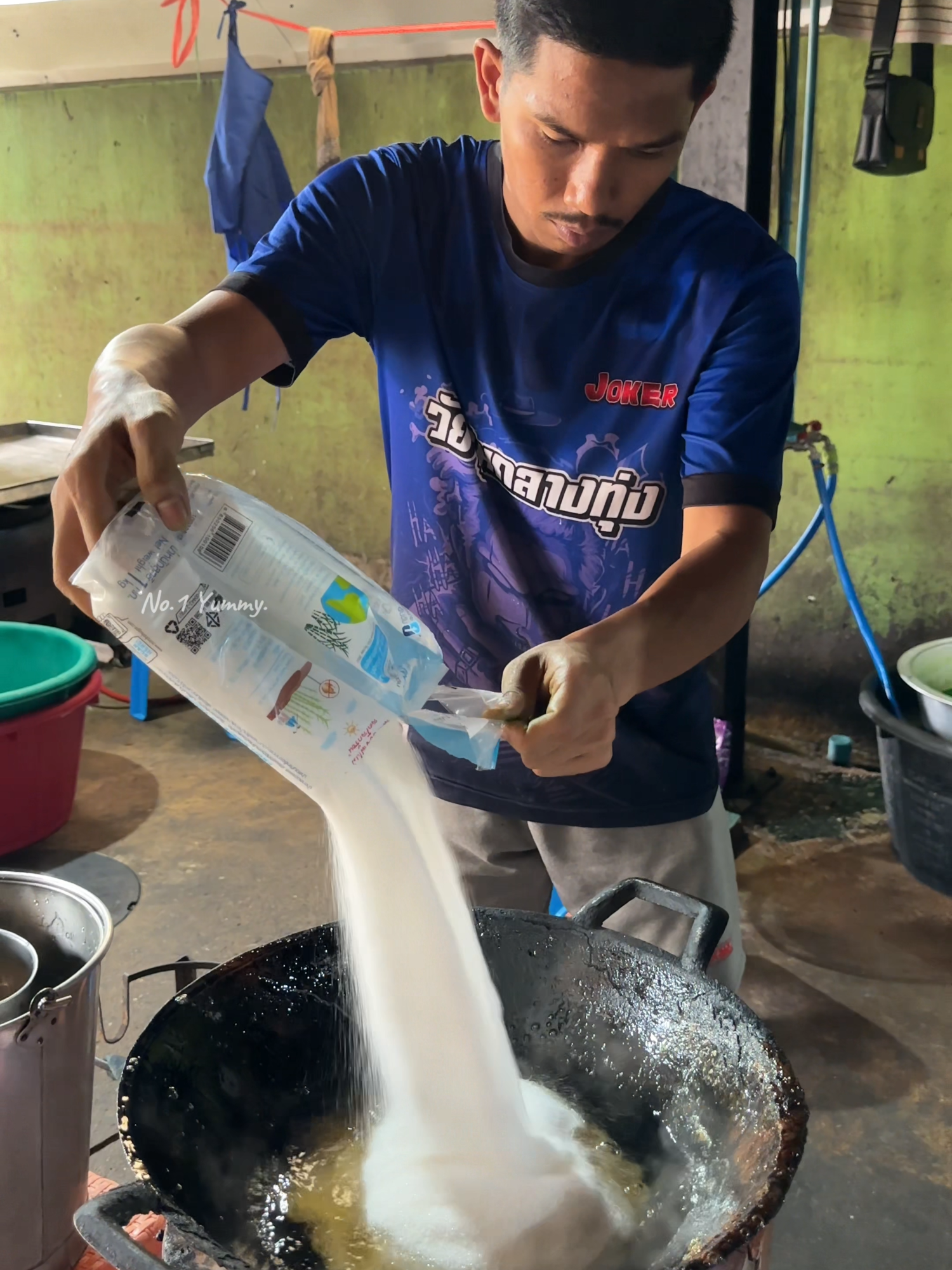 Amazing! Making Dragons Beard Candy in Thailand. #streetfood #Foodie #yummyfood #asmr #thailand #bangkok #fpy #fpyシ 📍พิกัด : โรตีสายไหม อาบีดีน-ประนอม แสงอรุณ อยุธยา ☎️: 089-0059948