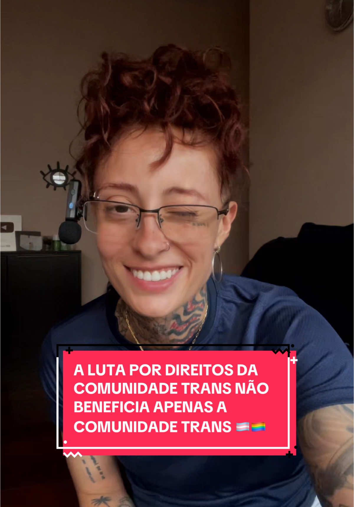 Hoje me deparei com um vídeo insinuando que uma mulher desfem cis lutadora de MMA, era na verdade uma mulher trans. E eu aproveitei esse vídeo pra falar sobre como não precisa ser uma pessoa trans para sofrer transfobia, já que diversas mulheres que fogem ao padrão e a norma de feminilidade acabam sendo vítimas do mesmo preconceito.  Bora falar sobre como a luta de pessoas trans deveria ser uma luta de TODAS? 🏳️‍🌈🏳️‍⚧️  #lgbtqtiktok #saficasnotiktok #lgbtbrasil #transrightsarehumanrights 