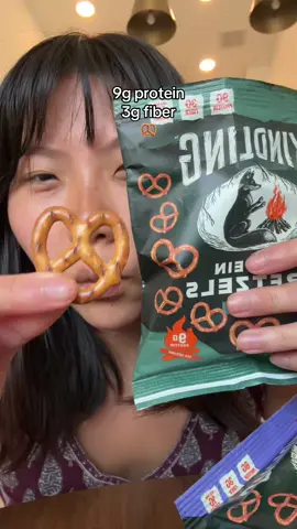 so crunchy and yummy and bonus points for having protein & fiber @Kindling Snacks #kindlingsnack #proteinpretzel #proteinsnack #proteinsnacks 