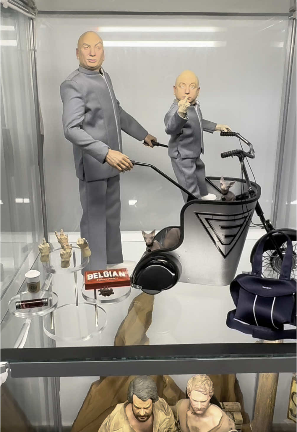 AUSTIN POWERS 2: la espía que me achucho - Dr. Maligno y Mini-yo en escala 1/6 by Doggie Doc Studio. - @Onesixthscale #onesixthcollector #onesixthscalefigure #austinpowersingoldmember #austinpowers #drmaligno 