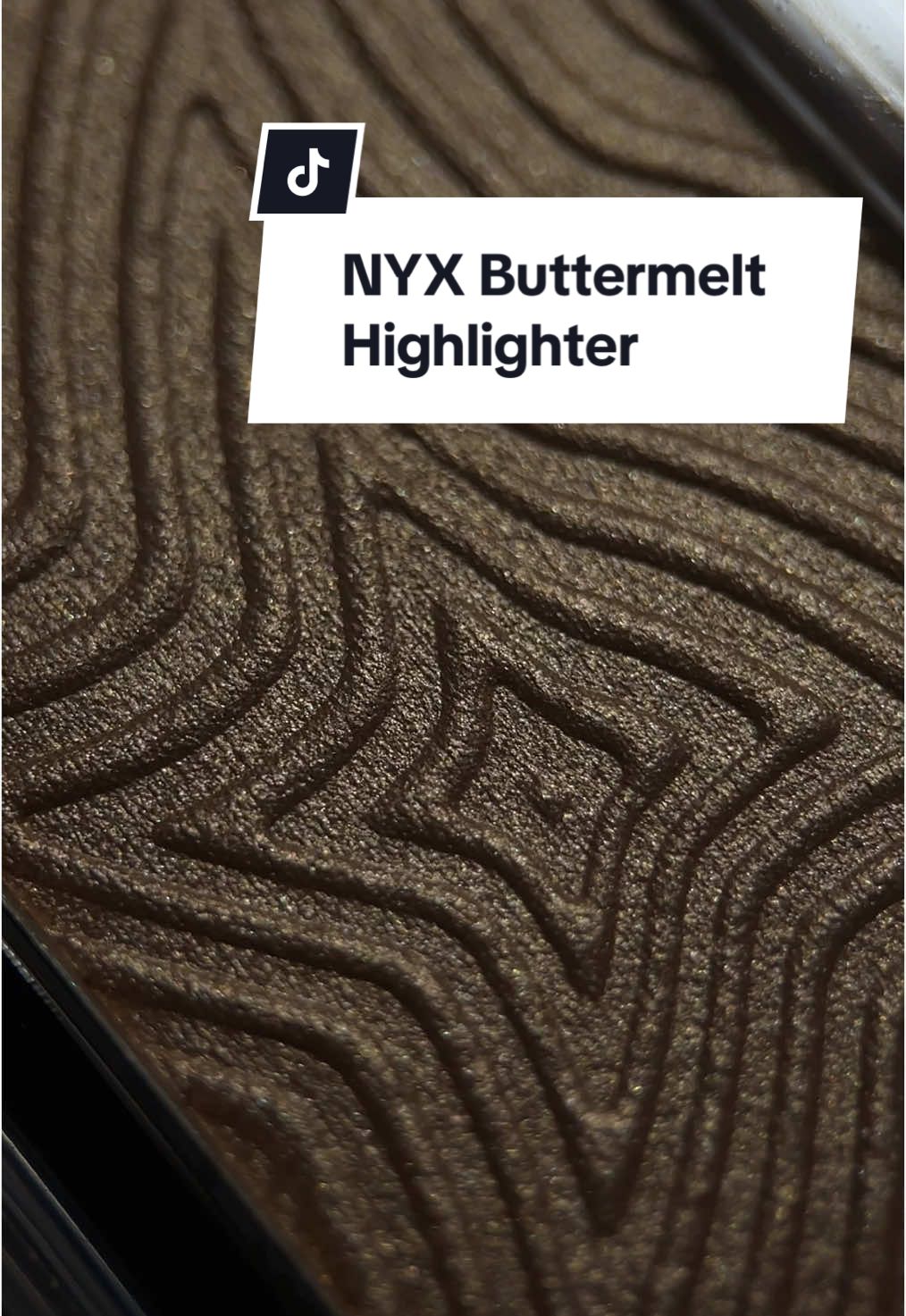 Have you tried @nyxcosmetics_uk NEW Buttermelt Highlighter yet? It’s the most beautiful buttery powder formula that melts on to your skin creating the most beautiful shimmer. Formulated with Mango and Shea butters that glyed on like Butta! I was very kindly gifted this from @NYX Professional Makeup in the shade Glaze It Butta ✨ #buttermelt #nyxcosmetics #nyxprofessionalmakeup #buttermelthighlighter #gifted #makeupaddyx #contentmasters #texture #macrovideo 