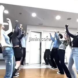 ele começando a dançar junto no primeiro vídeo | #jimin #bts