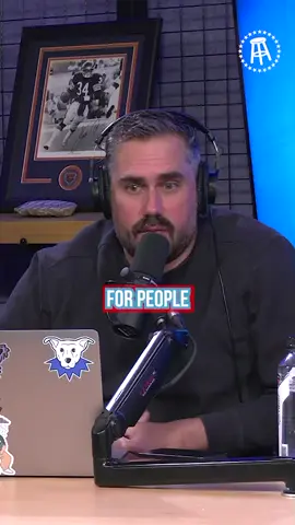 The Nicky Smokes dive bar debate had the entire city of Chicago up in arms @thestretchpod 