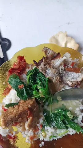 berbagi semangat untuk pagi hari jangan lupa kita sarapan Karena tiap hari kita ini dikasih ujian sama Allah 24 jam jadi untuk menghadapi itu semua kita harus semangat niatkan untuk mencari dakwah jangan lupa makan sayur dan jangan lupa bersyukur  #Vlog  #vlogmakan  #fyp 
