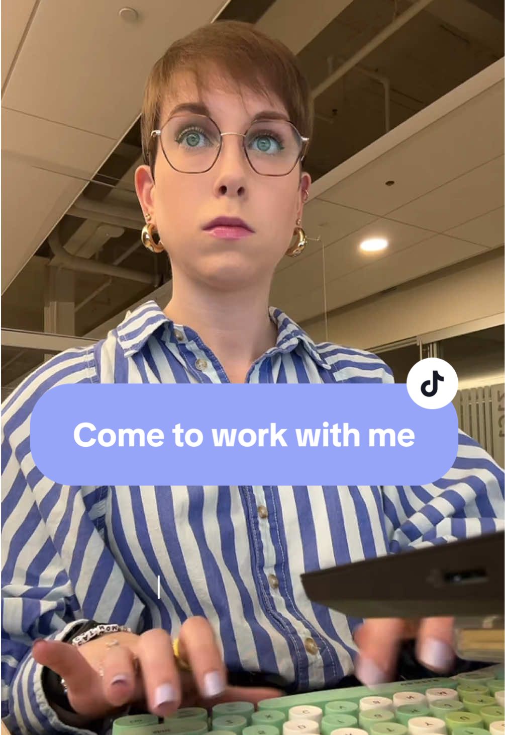 Another work day at #hersheys 👩🏻‍💻👜🍫 #work #corporatelife #dayinmylife #dayinmylifevlog #worklife #9to5 #corporategirlie #workvlog #cometoworkwithme 