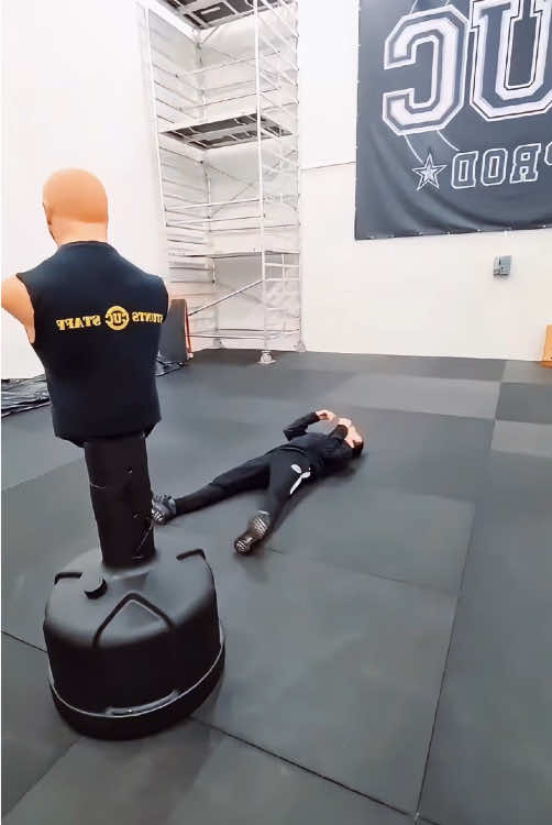 Boxing failure moment 😂😂 #tiktok #funny #funnyvideos #boxing🥊 #fail #haha #fyp #usa🇺🇸 