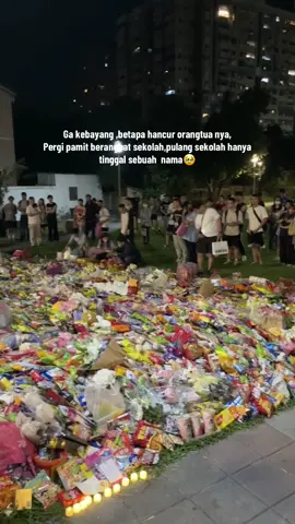 Insiden seorang kakek berusia 78 th mengendarai mobilnya dan menabrak menabrak ,menyebabkan 3 orang tewas dan 12 terluka..diantara korban tersebut ada 2 orang siswa yg tewas sepulang sekolah🥹#CapCut #fyp #foryou #taiwan🇹🇼 