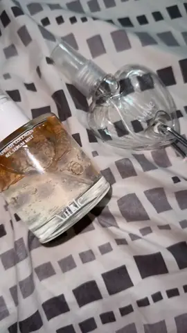 Vitkle Apricot Collagen Gel Serum Mist Looking for a luminous glow?🤩 grab @vitkle_global gel serum mist! It also comes with these cute hair clips and this lovely heart keychain so you can take your serum mist with you anywhere! Very unique texture! #vitkle #skincare #kbeauty #sprayserum #apricotserum #3stepcare #3serum #glowyskin