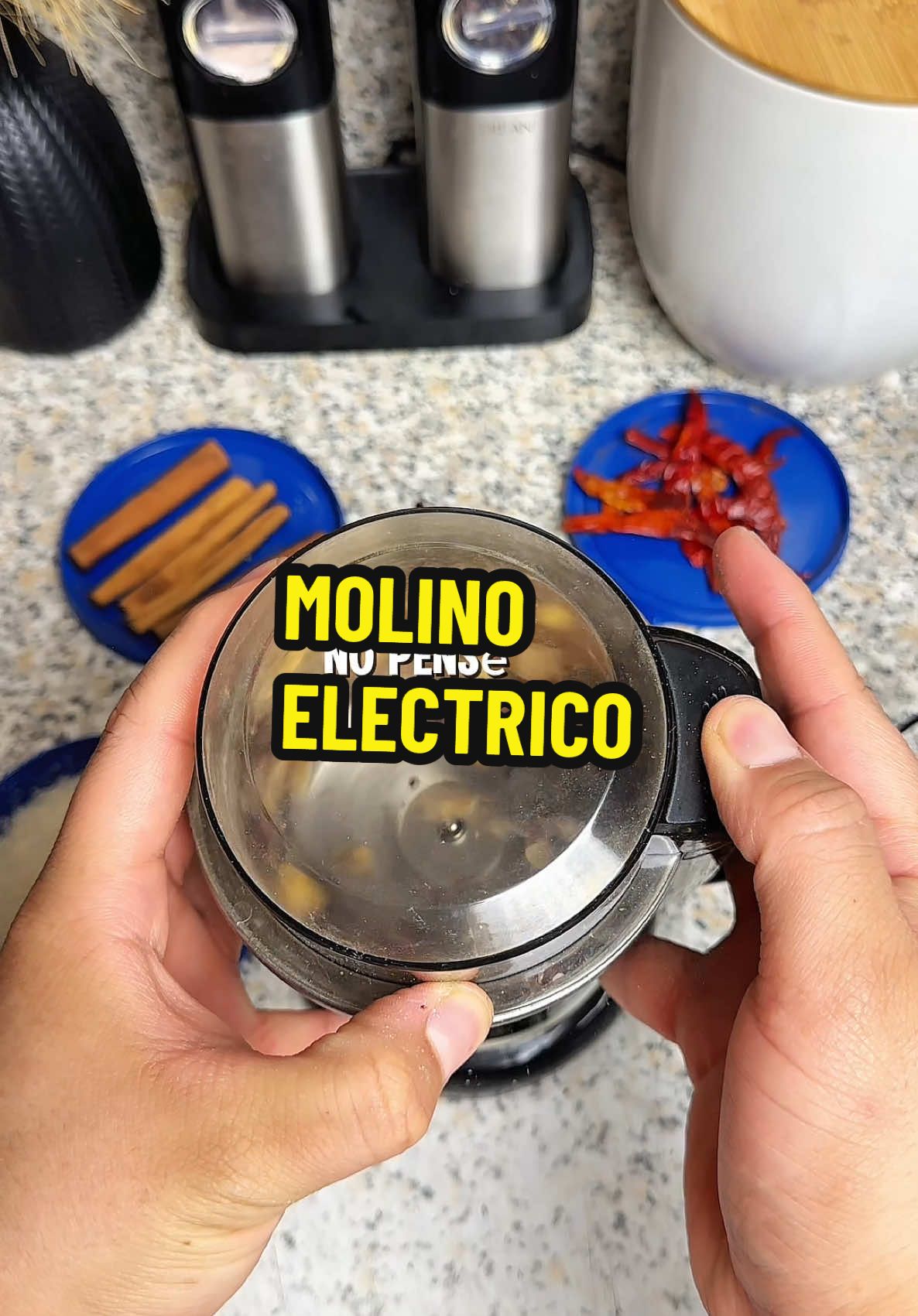🌾 Lo que le pongas, lo muele… Desde arroz hasta especias, este molinillo eléctrico lo deja en polvo en segundos 😮‍💨 👇 Te dejo el link con descuento 🔥 #TikTokMadeMeBuyIt #KitchenFinds #GadgetTok #TemuFinds #HomeEssentials #GrinderHack #CookingTools #MustHaveItems #BudgetBuys #SatisfyingTok 