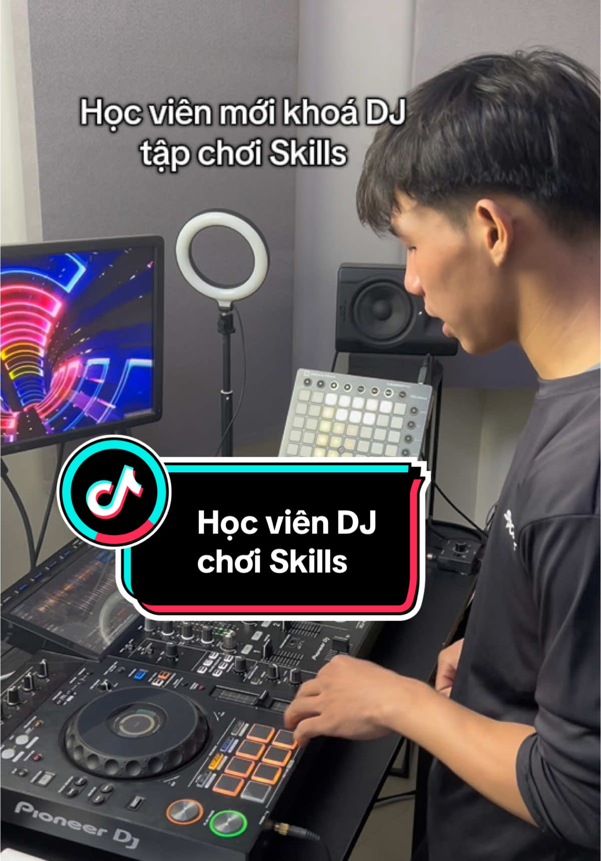Phần 37: Học viên mới của khoá DJ, tập chơi Skills loop xoay mâm, effect qua nhạc DJ remix. #djskills #dj #hocdj #vinahouse #giaitri #xuhuong #palin 