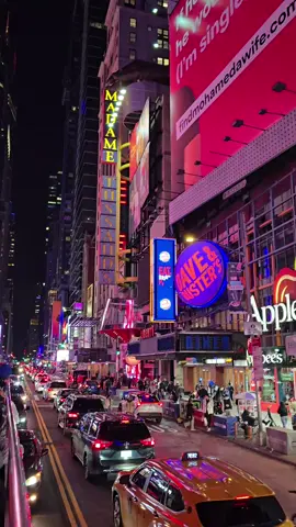 Times Square at night ✨️ #elenography #spring #explore #Brooklyn #NYC #cinematic #newyork #ny #photography #creative #photogram #usa #explorepage #reelsintiktok #viral #timesquare #viralvideos #newyorktiktok #nyc #livenyc #live  #manhattan #photographer 
