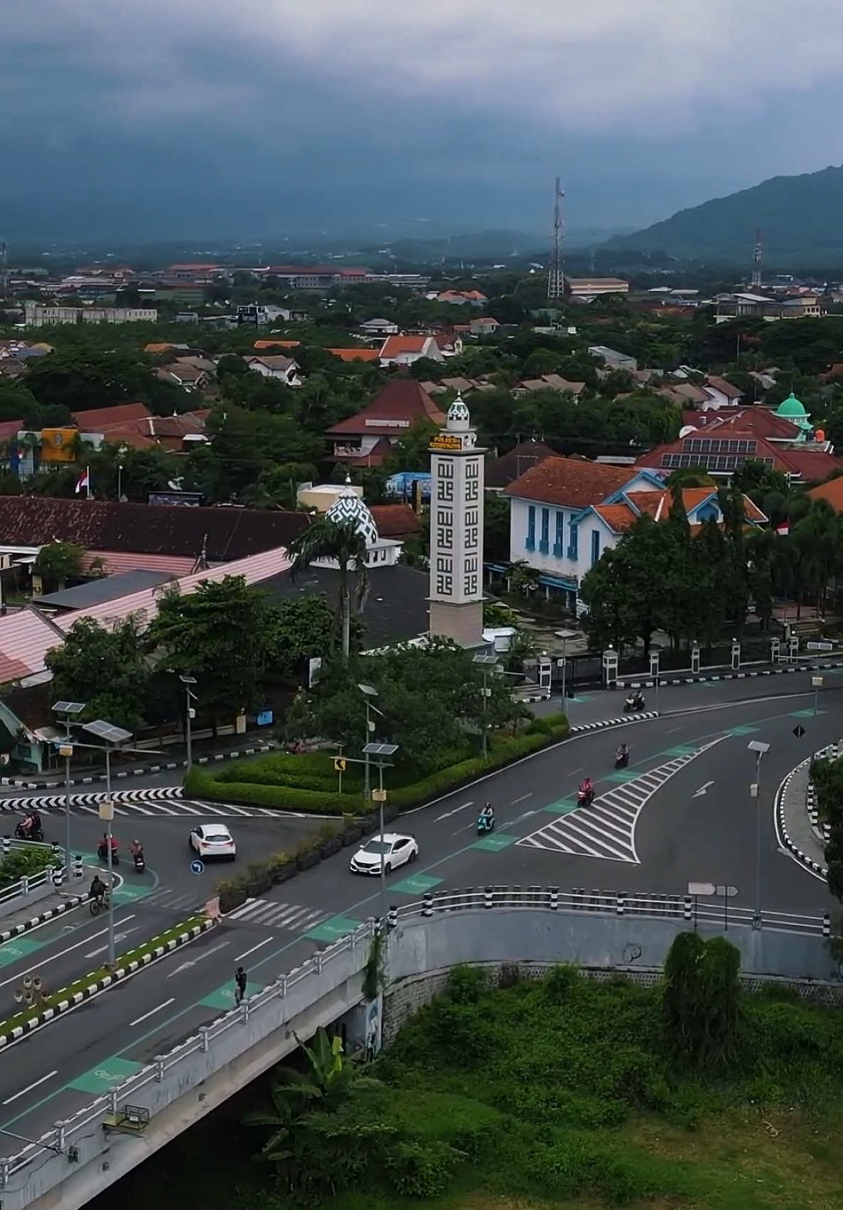aku, kamu, dan kediri kala itu  kalian punya pengalaman apa pas di kediri rek?  #jembatanbrawijaya #kedirihits #kedirikekinian #views #kediri24jam #kediri #viewdrone #garasidronesidoarjo #fyp #pesonakediri #dji #djimavic 
