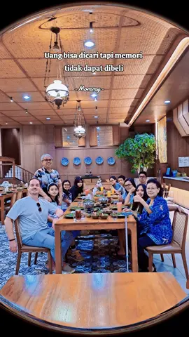 Bahagia itu sederhana masih bisa berkumpul bersama keluarga💖🥰 #kumpulkeluarga #keluargabesar #dinnertime #dinnerwithfamily #familytime #quotestory #quotesoftheday #foryoupage 