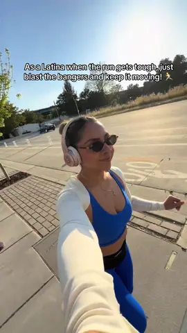 Quince vibes while getting these miles in 🏃 #latinarunner #runningvlog #nikeafterdarktour #latinafitness #runout #fypシ゚viral 