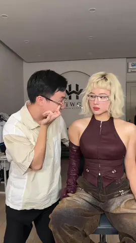 Hẹn cả nhà iu thương trưa hôm nay lúc 12:00 trên kênh Tiktok của Trinh, tất cả thương hiệu giảm SỐC, voucher độc quyền 50% từ Tiktokshop, freeship...See you guys.🤩 Makeup @Hiwon Makeup & Academy mãi mãi một tình yêu. 🧥Viery 