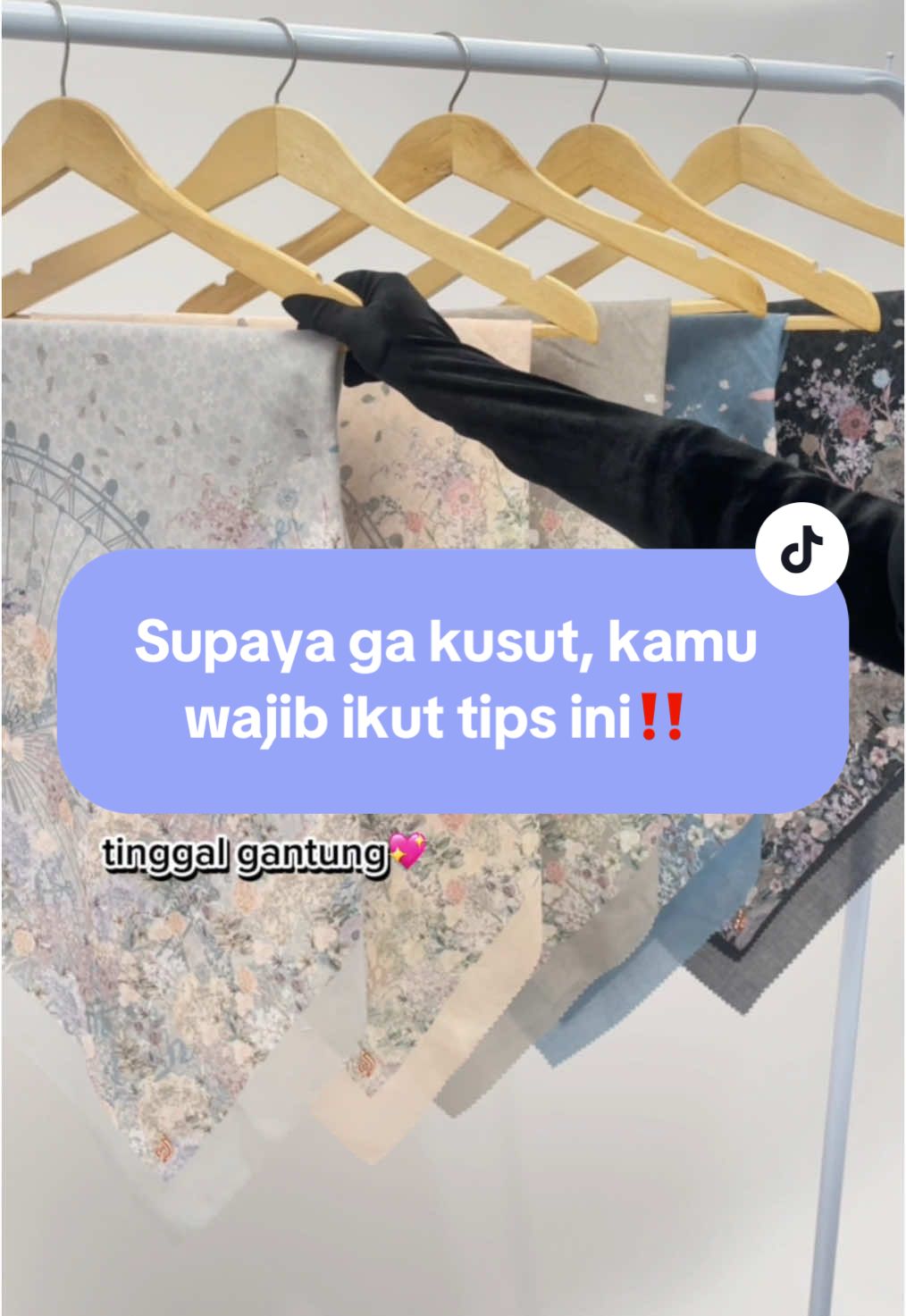 Save and share kalau video ini berguna🥰 Hijabnya ada dikeranjang kuning ya😉 #hijabmotifpremium #hijabmotif #dafanyascarf #paydaysale #wibgajian #rekomendasioutfit #tipsandtricks 