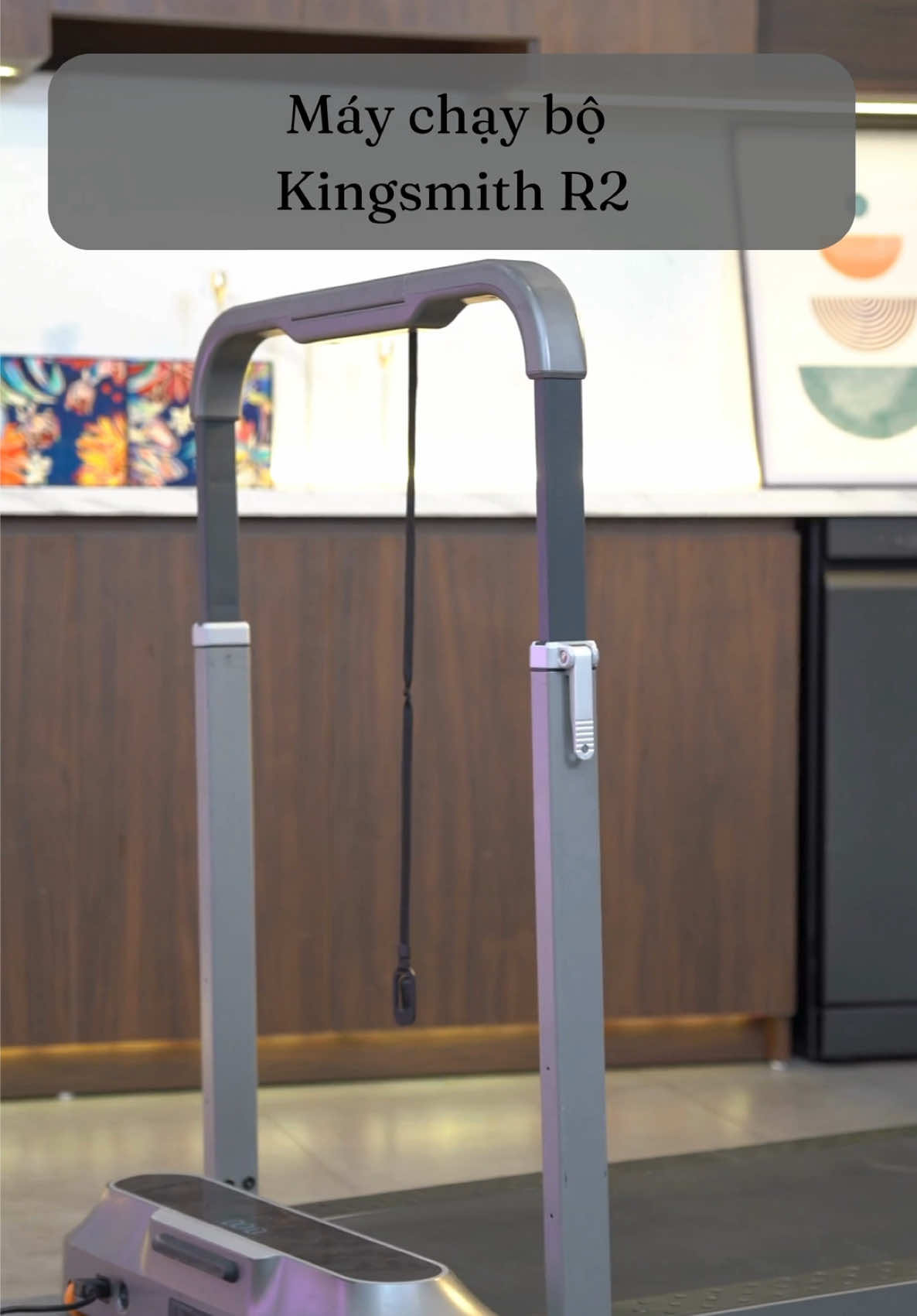 Máy chạy bộ Kingsmith R2 gấp gọn thông minh, điều khiển đa dạng, kết cấu chắc chắn. #maychaybo #maychaybokingsmith #maychaybotainha #kingsmith #kingsmithr2 