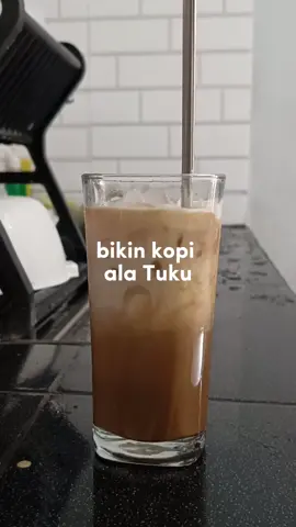 kopi instan ala Tuku #coffeehack #barista #coffee #coffeetiktok #tips #cafe #latte #tiktok #fyp #jajan #fnb 