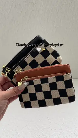 Checks in style and keep it all together!!✨#spotlightfinds #tiktokshopfinds #ttslevelup #tiktokshopmemorialday  #tiktokshoprestock #tiktokshopmademebuyit #dealdrops #trendy #whatsinmybag #tiktokshopfinds #dailybag #dailyuse #bag #fashion #tiktokshoploveatfirstfind #fyp #sale #purse #spotlightfinds #onsalenow️️️🔥🔥🔥🔥 #grwm #wallet #shortwallet #womenwallet #walletforwomen #checkerboard #zipper #cardholder #cardholderwallet 