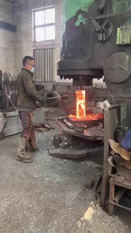 Make in China From Scrap to Sword: Forging a Functional Replica at factory #machine #factory #process #stamping #forging #manufacturer #producer #technology #industrial #iron