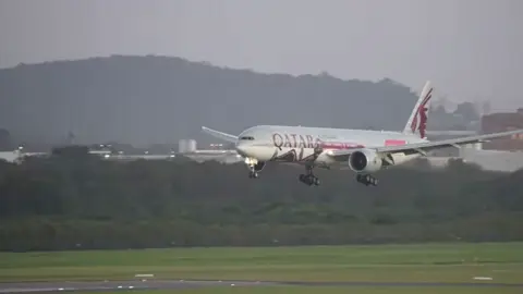 Qatar Airways Formula 1 Global Partner Livery Boeing 777-3DZ(ER) #aviation #airplane #geek #aircraft #viral_video #pilot #airport #plane #airbus #fypdong #fypsounds #videoviral #💫 #fyp #foryoupage❤️❤️ 