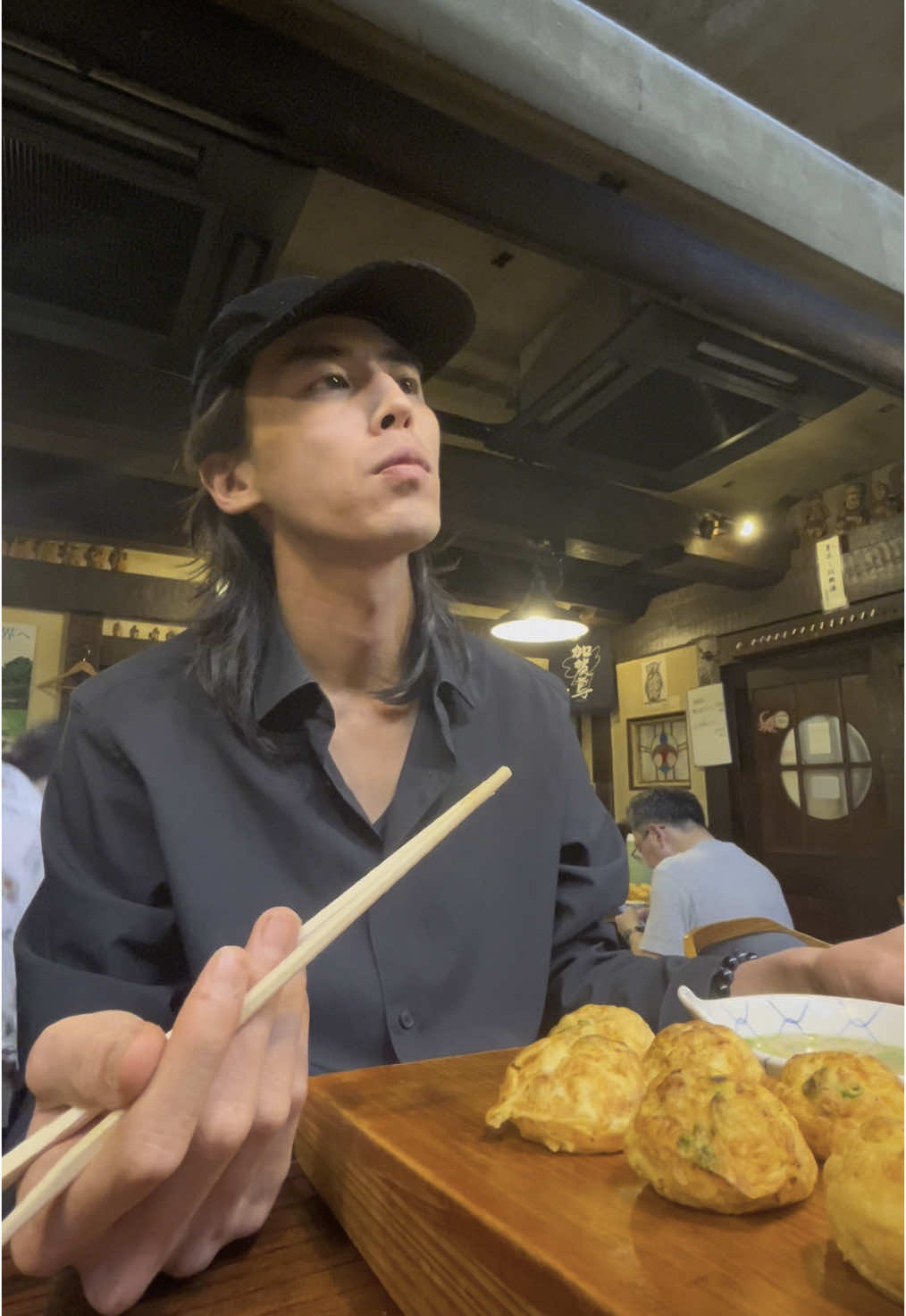 Eat Akashiyaki in Motomachi, Kobe ⚠️ Akashiyaki is different from Takoyaki 神戸元町「蛸の壺」で明石焼きを食べる