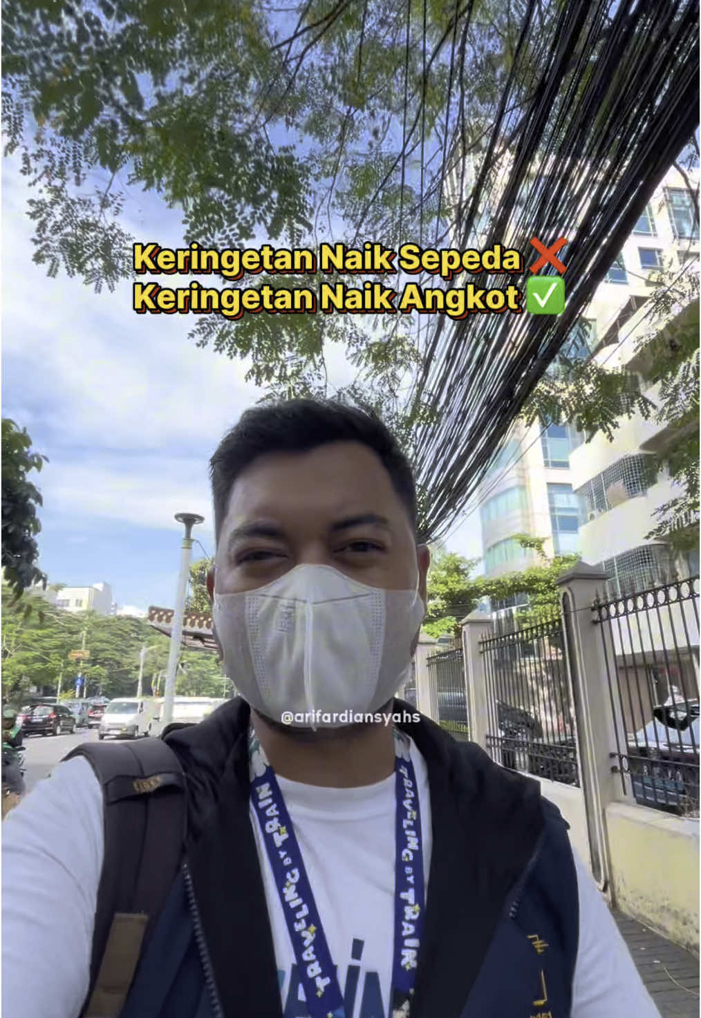 Membalas @jesslynoey Setelah rutin naik sepeda, rasanya badan jadi makin seger dan sehat ya. Keringetan tiap hari. Tiap pagi.  Rezeki memang tidak harus berbentuk uang, bisa juga kesehatan. Alhamdulillah ☺️ #KRL #sepeda #stasiuntanahabang #mikrotrans 