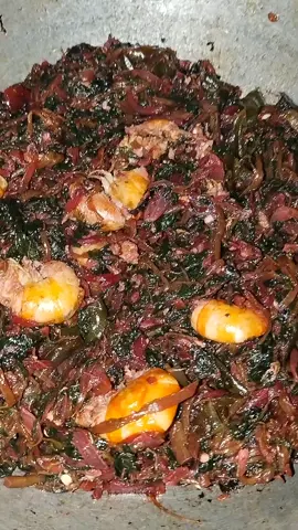 লাল শাক দিয়ে চিংড়ি মাছ ভাজি 
