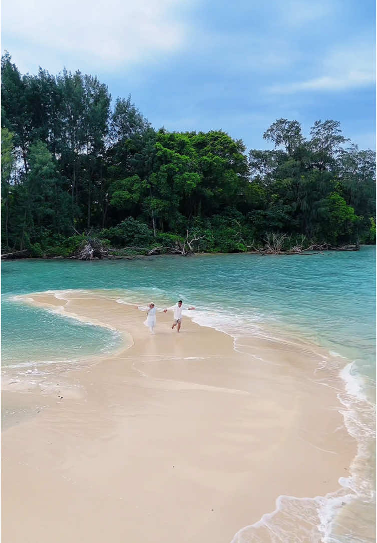 Yakin gamau private trip bareng kami? 😍 Info pricelist dan itinerary bisa langsung DM #visualtripkarimunjawa#privatetripkarimunjawa#mhvisualid#karimunjawa