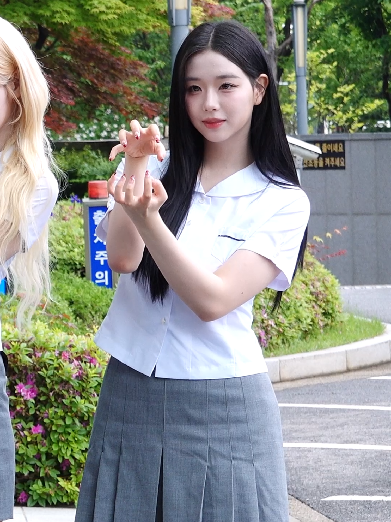트리플에스 김채연, 교복이 이렇게 잘 어울릴 수가 🌹｜ Kim Chae Yeon [MTN 직캠] #트리플에스 #triples #김채연 #머니투데이방송 #MTN #MTNSTAR