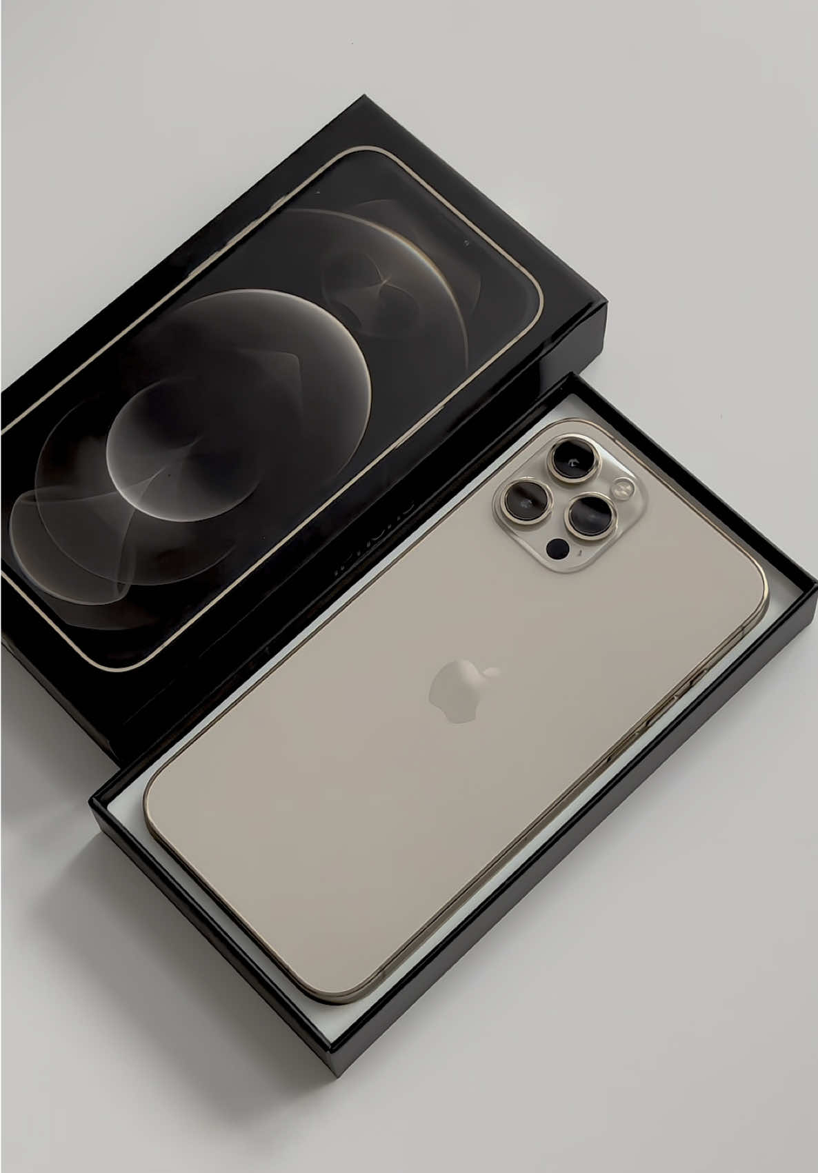iPhone 12 Pro / Promax 128 & 256GB chỉ từ 9.300.000 ✨ Bản viền thép đời đầu tiên của Apple, đến thời điểm hiện tại vẫn quá sang trọng cũng như hiệu năng vẫn quá ổn định 💖 #hemistore #iphonequan3 #apple #iphonetragop #iphone #hemistorequan3 #iphonegiare #iphonetragopquan3 #iphonegiaresaigon #viral #viralvideo #viraltiktok #viralvideotiktok #virall #viral_video #viral_video #viralditiktok #viralvideos #iphone12 #iphone12promax 