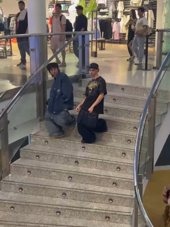 @VillageDripGod got madrid goin crazy n the whole mall peepin it👀👀             #hiphop #bboy #baggy #2000s #y2k #outfit #rap #90s #50cent 