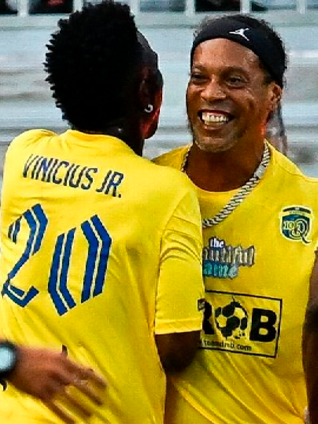 🇧🇷 Ronaldinho se moja por Vinicius: 