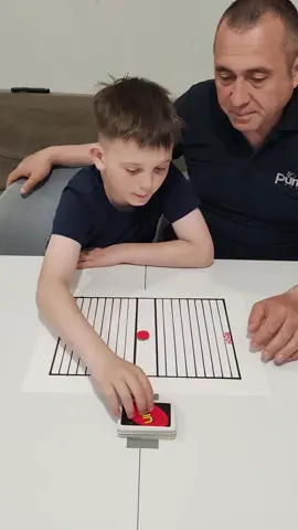 Побеждает тот, кто быстрее дойдёт до своего имени 🤝🃏 #games #challenges #play #boardgames #familygamenight #familygames #настолки #настольныеигры #игры 