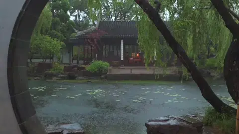 |P43|'Có những vết thương không cần phải kể ra chỉ cần còn sống là đủ mạnh mẽ rồi'