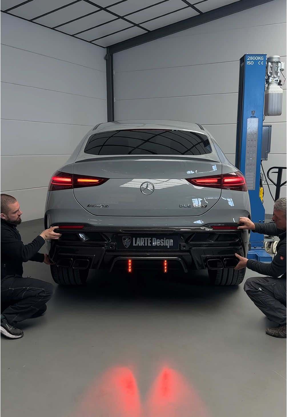 The process of instillation full body kit for the Mercedes-AMG GLE Coupe 63s Facelift at @larte_design in Düsseldorf  #lartedesign #glecoupe53 #glecoupeamg #glecoupe53samg #mercedesglecoupe #facelift