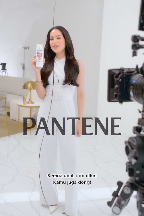 Keramas tiap hari bikin rontok? Yaa gak dong, girls!  Yang rambut kamu butuh tuh Pantene Pro-Vitamin shampoo setiap hari dan jangan skip conditioner-nya juga, biar rambut makin lembut & gak mudah patah!  Try it and feel the difference! #hairtok #provitaminb5 #provb5 #KeCharged