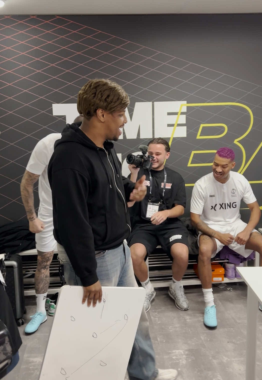 Nur ein Starcoach kann diese Truppe bändigen 🤌🏾 @Baller League 