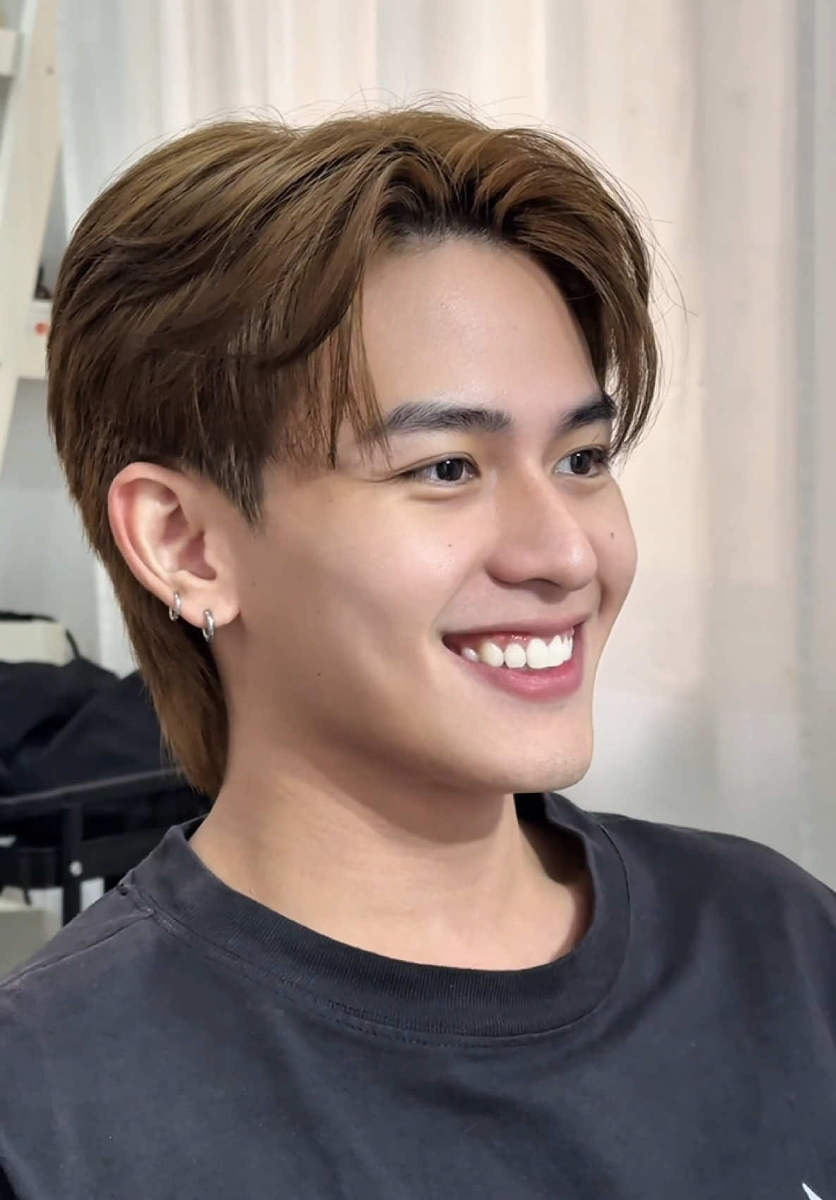 “ไม่ใช่แค่การตัดผม แต่คือการออกแบบทรงผมและสไตล์” #kobflowhairstylist   @shoguunn  —————— BOOKING ONLY LINE : @flowhair.house —————— ลาดพร้าว 26 แยก 4 / รัชดา 19 มีที่จอดรถ • MRT ลาดพร้าว • รัชดา —————— #flowhairhouse #downpermflowhair #ตัดผมลาดพร้าว #ตัดผมรัชดา #ตัดผมชายลาดพร้าว #ตัดผมสไตล์เกาหลี #ตัดผมหญิง #รีวิวร้านตัดผม #รีวิวตัดผม #ร้านตัดผมไพรเวท #ร้านตัดผม #privaetsalon #ดัดผมชาย #ดัดผมสไตล์เกาหลี #ทรงผมยอดฮิต2025 #ทรงมัลเล็ต #downperm #upperm #ดาวน์เพิร์ม #ทำสีผม #ทำสีผมลาดพร้าว