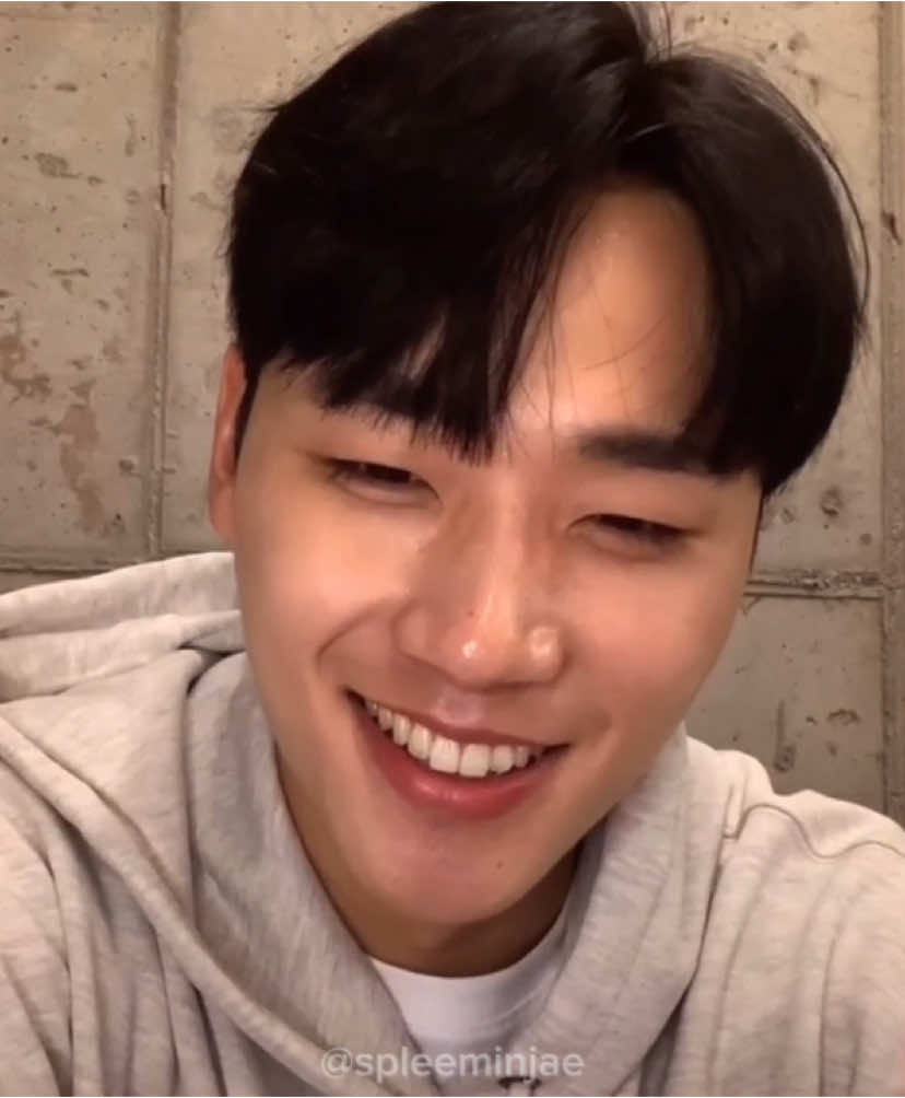 có vậy thôi mà t cười nãy giờ 🙄 #leeminjae #이민재 