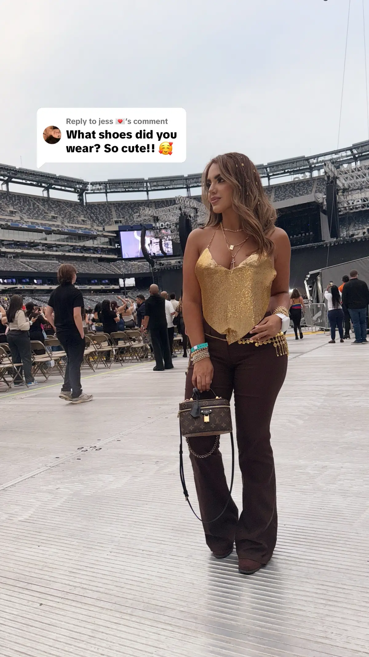 Replying to @jess 💌 So sweet, thanks love! Wore my brown boots that day #shakira #shakiraconcert #shakiraoutfitinspo #ltk #viral #fyp 