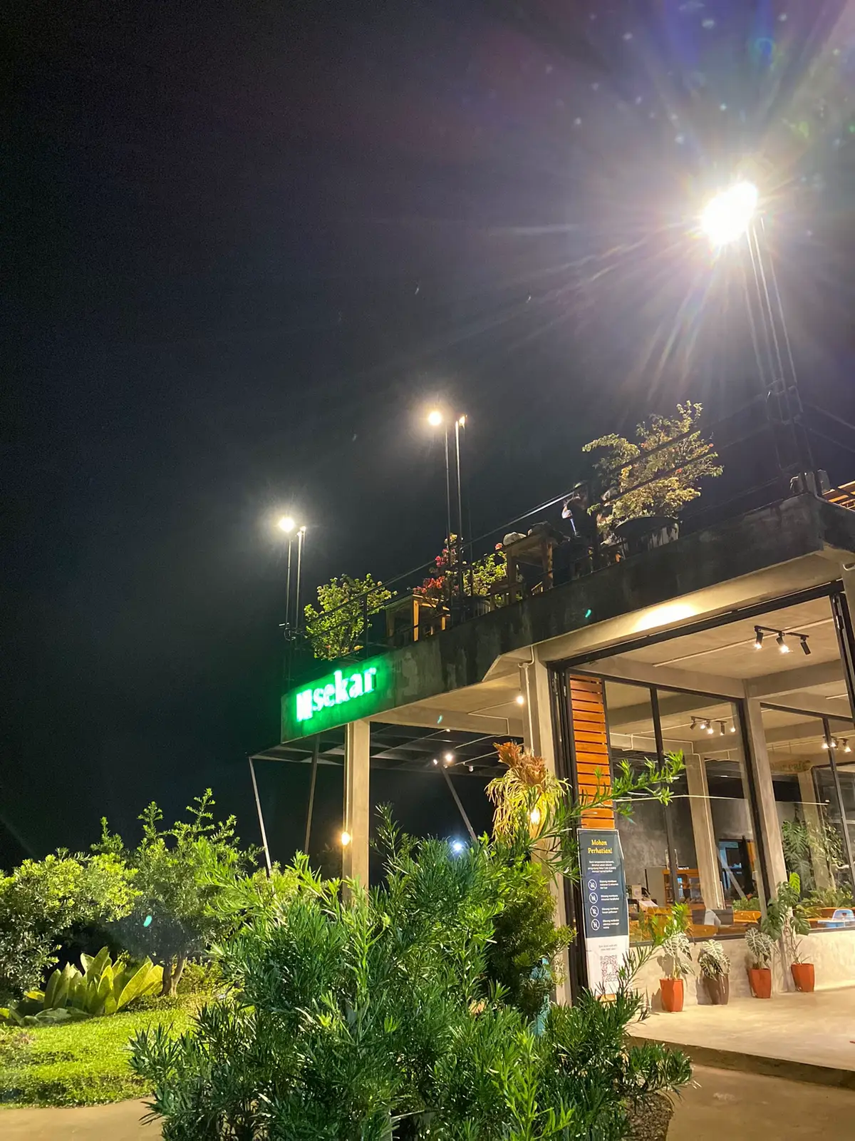 #fyppppppppppppppppppppppp #fypage #aesthetic #estetik #sekarcafe #cafepacet #cafe #citylights #vibesmalamhari #mojokertotiktok #xybca #cafemojokerto #fotogeser #fotogesertrend #fotogesertrendtiktok #ngikutinyanglagiviral #trend 