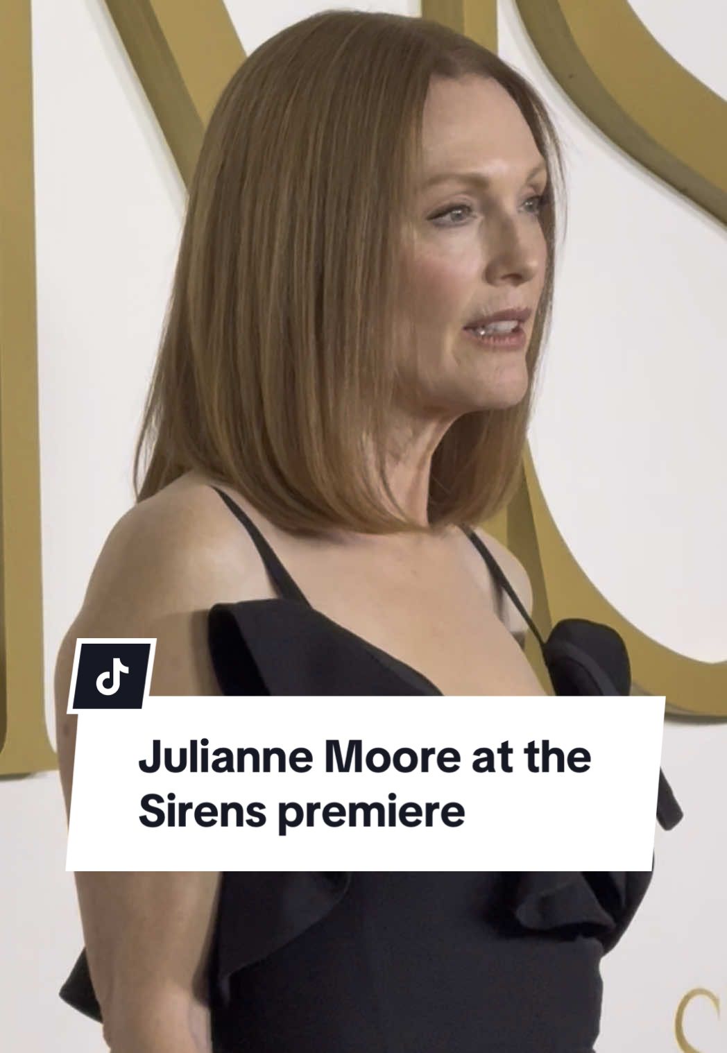 The ultimate siren 🤭 #sirens #premiere #netflix #juliannemoore #show #tvshow #redcarpet #fyp #foryoupage 