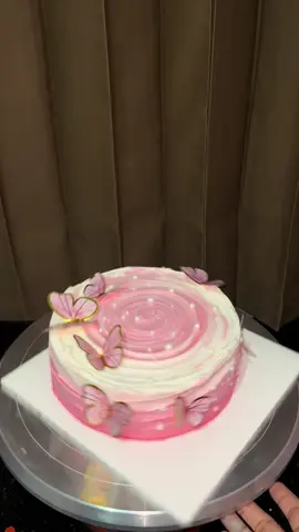 🦋Pink Butterfly Cake🦋 #bentocake#lovecakes#butterflycakes#cakesbakery#tutorialcakes#cakesphoto#birthdaycakes#customcakes#cakesdesign#birthdaywishes#celebrationcakes#emoticoncake#valentineday#fyp