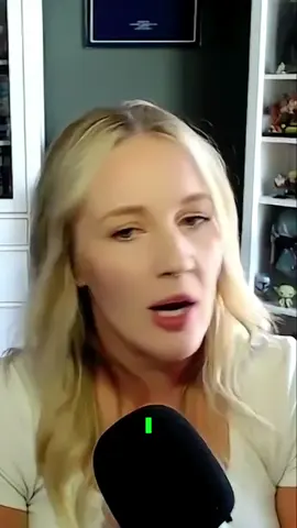 Breaking the cyccle of people pleasing can be hard! We discuss a situation where Lauren breaks that cycle for herself and demonstrates a perfect way to defend yourslef! @laurenmidwest @kylehennessy @krisyeo @netflix @milliondollarsecretnetflix #RespectOnline #Boundaries #DigitalDignity #NoMockery #OnlineEtiquette #SelfRespect #PositiveVibes #GamingCommunity #RespectfulGaming #InnerStrength #realitytv #netflix #milliondollarsecret #blondehighlightspodcast